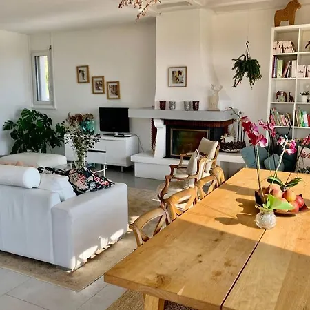 Villa Stunning 6-bed In